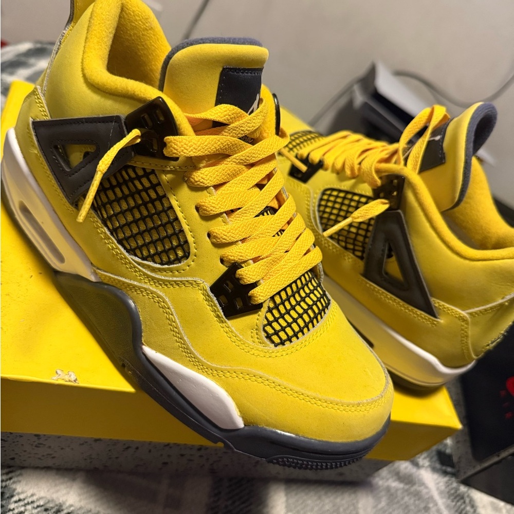 Jordan Air Retro Yellow and Black Sneakers